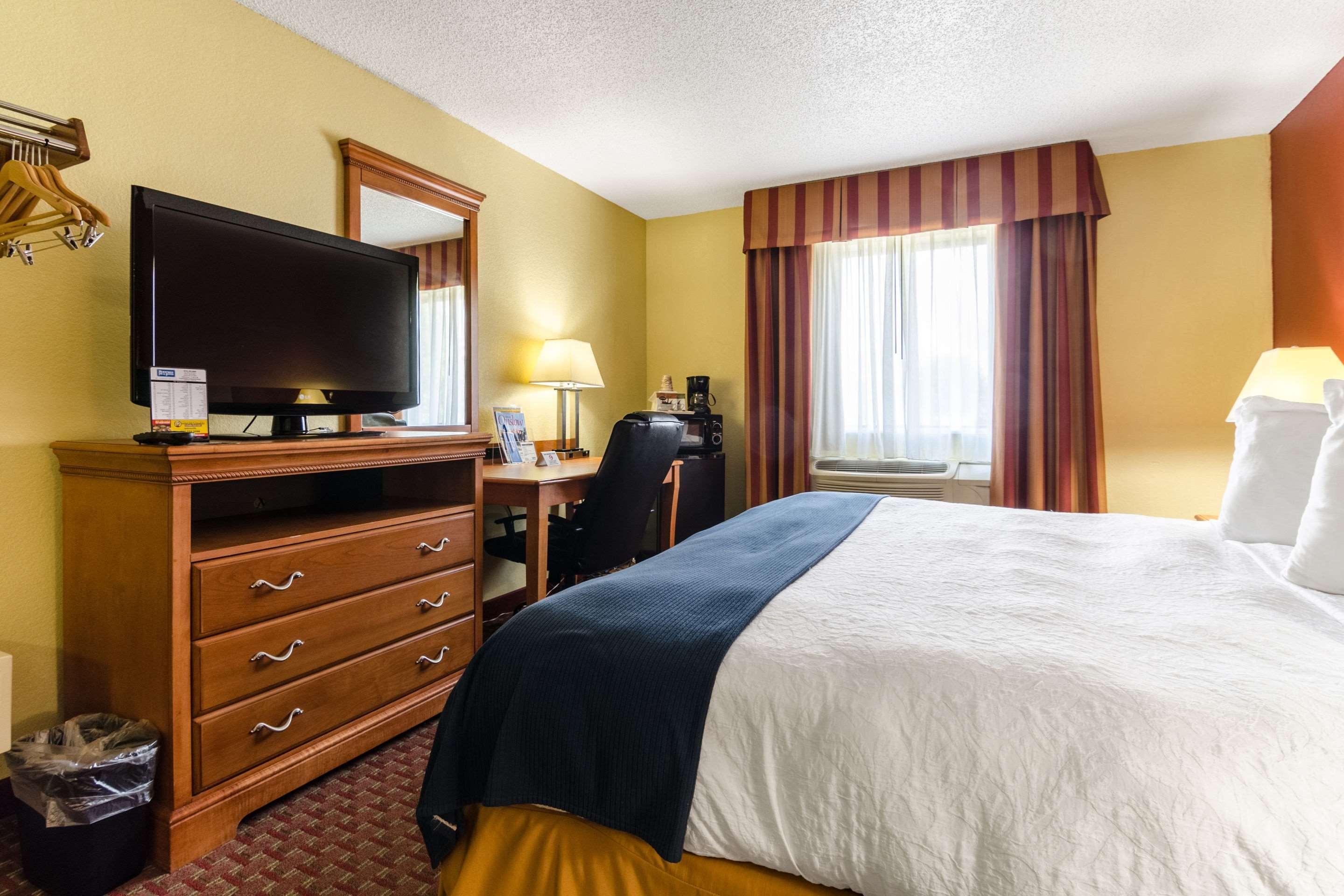 Rodeway Inn & Suites Jacksonville Near Camp Lejeune Ngoại thất bức ảnh