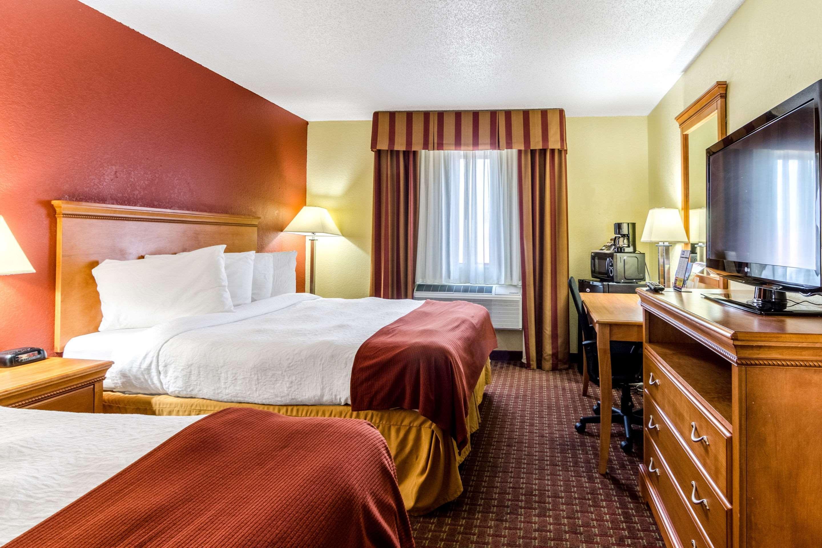 Rodeway Inn & Suites Jacksonville Near Camp Lejeune Ngoại thất bức ảnh