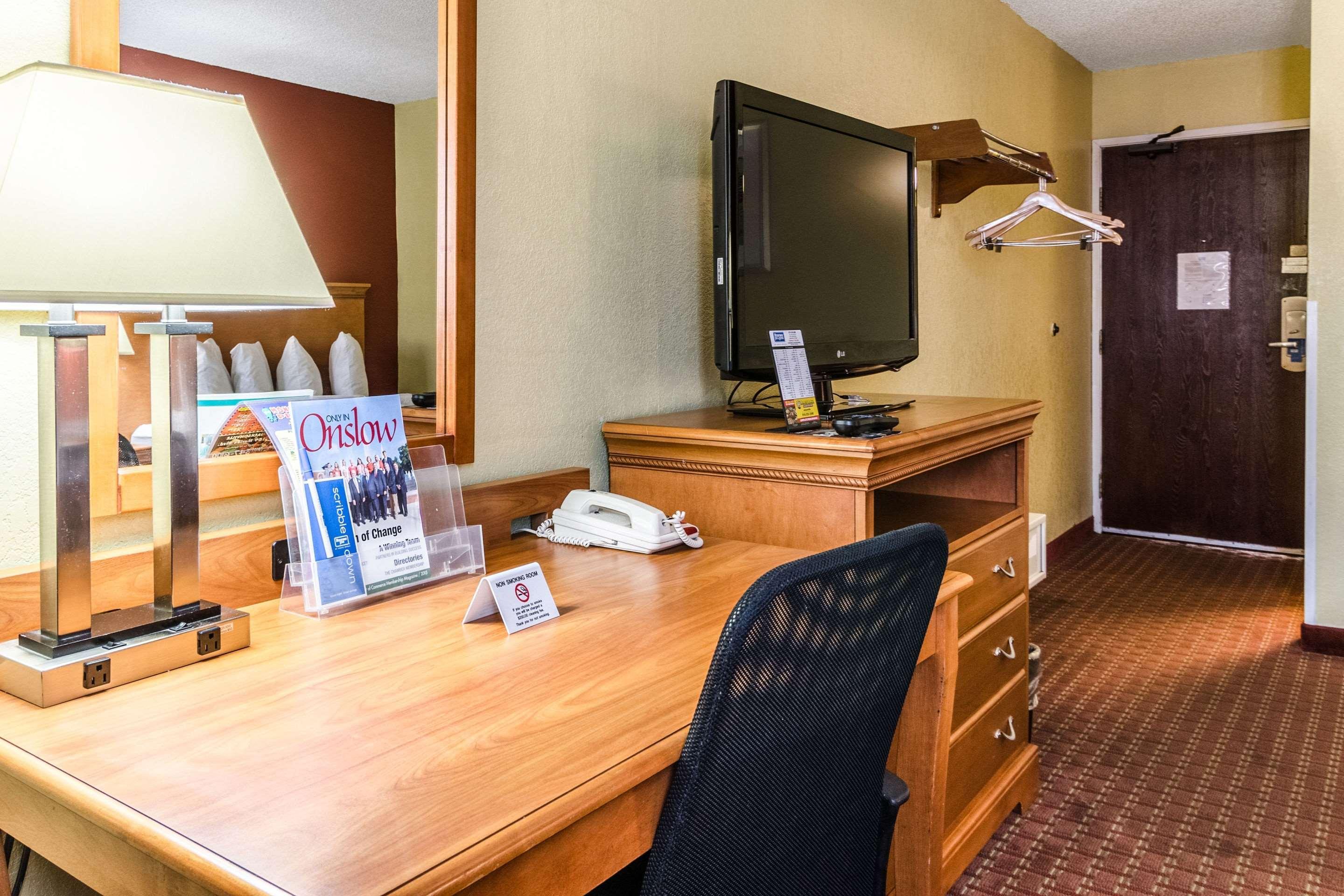 Rodeway Inn & Suites Jacksonville Near Camp Lejeune Ngoại thất bức ảnh