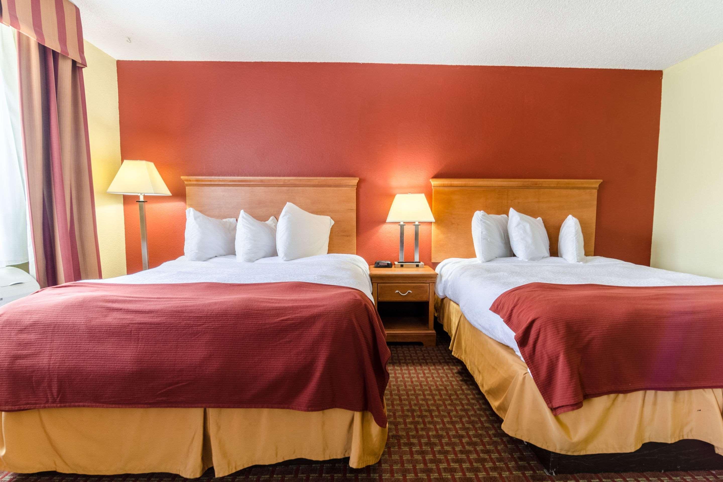 Rodeway Inn & Suites Jacksonville Near Camp Lejeune Ngoại thất bức ảnh