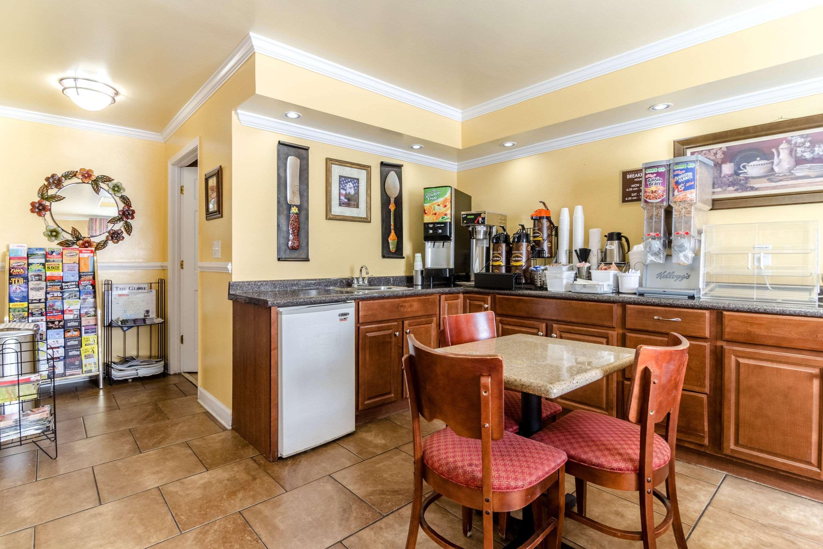 Rodeway Inn & Suites Jacksonville Near Camp Lejeune Ngoại thất bức ảnh