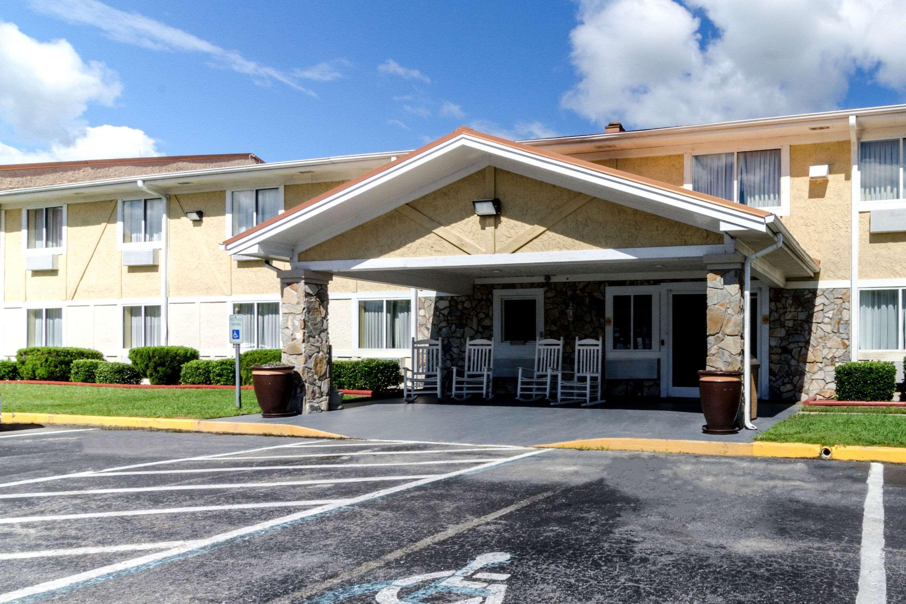 Rodeway Inn & Suites Jacksonville Near Camp Lejeune Ngoại thất bức ảnh
