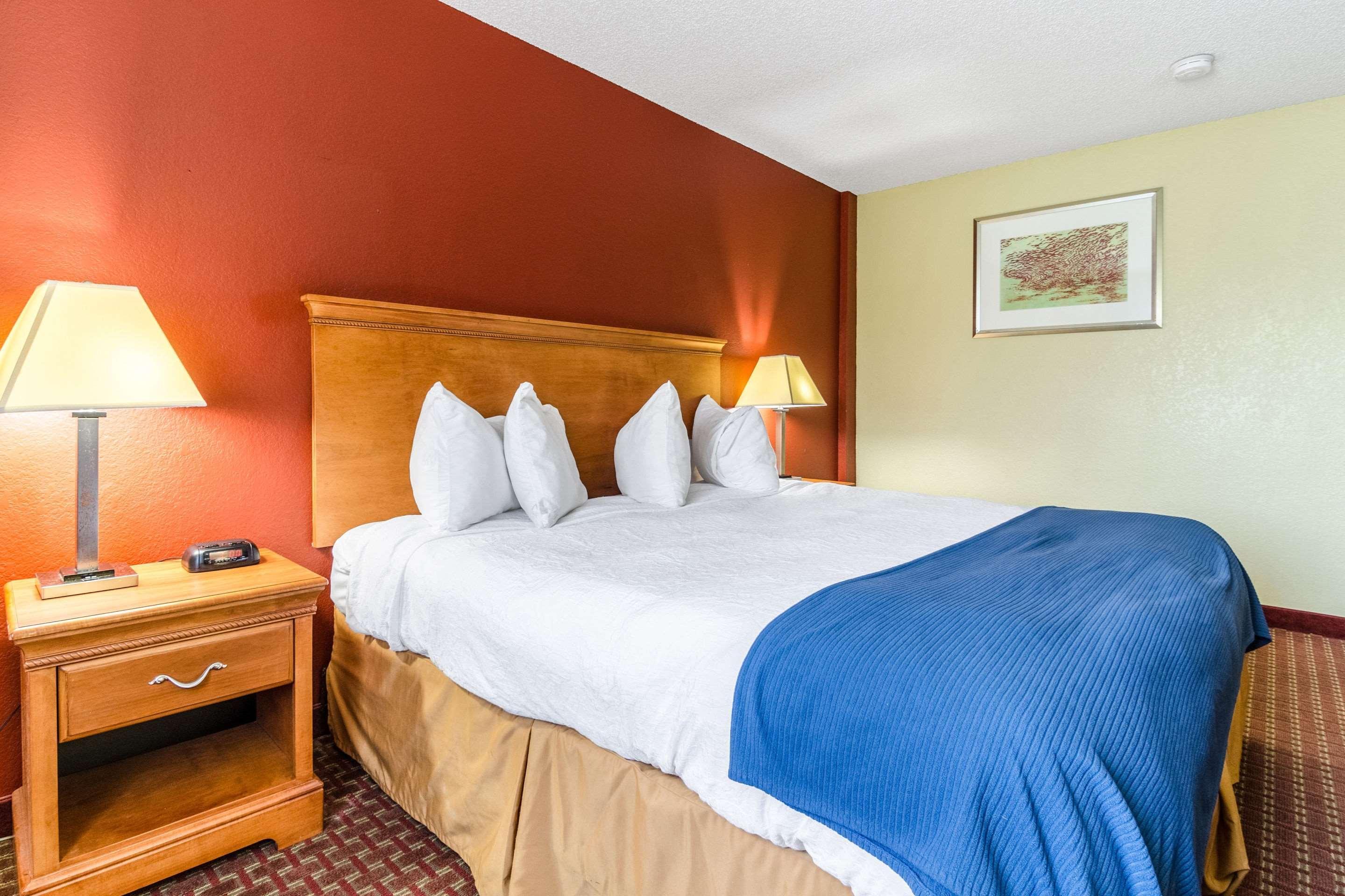 Rodeway Inn & Suites Jacksonville Near Camp Lejeune Ngoại thất bức ảnh