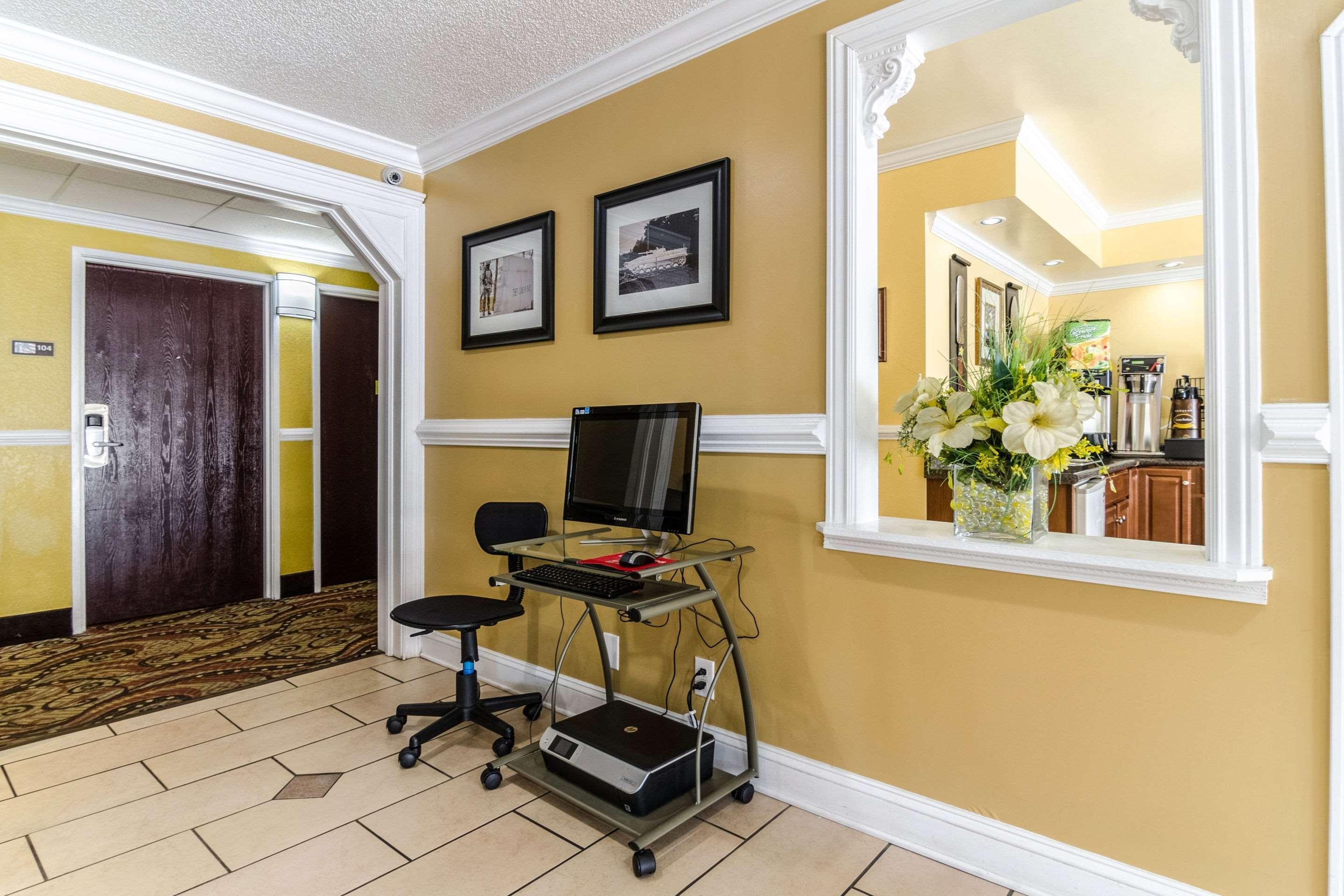 Rodeway Inn & Suites Jacksonville Near Camp Lejeune Ngoại thất bức ảnh