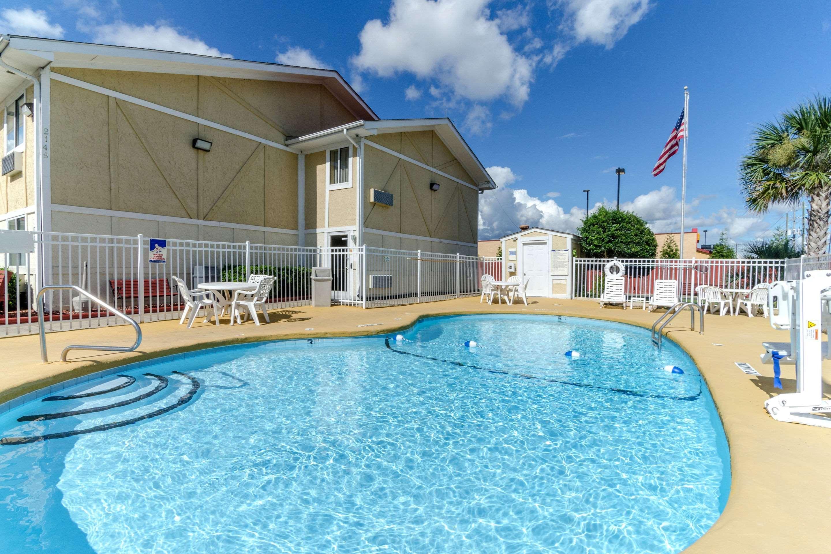 Rodeway Inn & Suites Jacksonville Near Camp Lejeune Ngoại thất bức ảnh