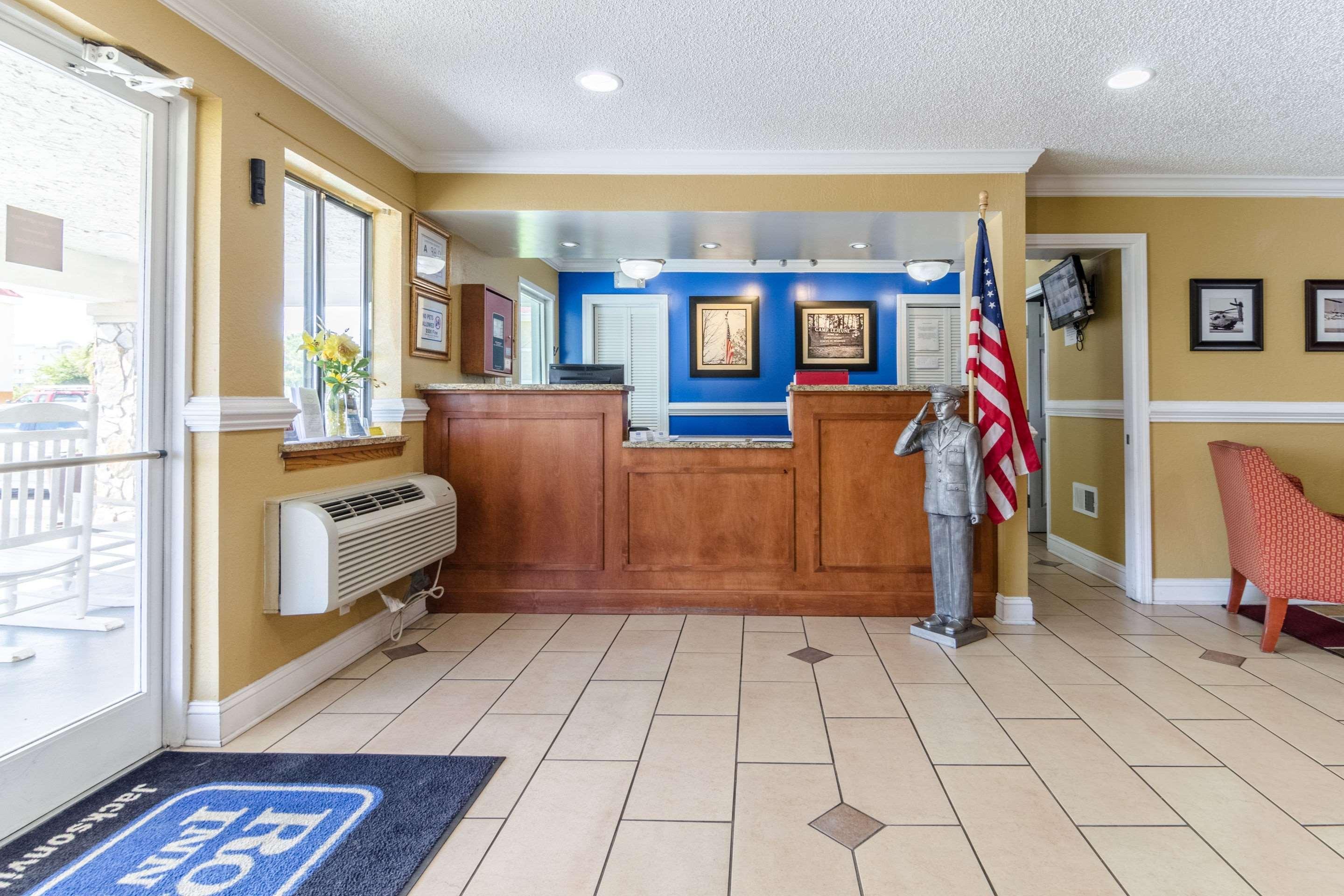 Rodeway Inn & Suites Jacksonville Near Camp Lejeune Ngoại thất bức ảnh