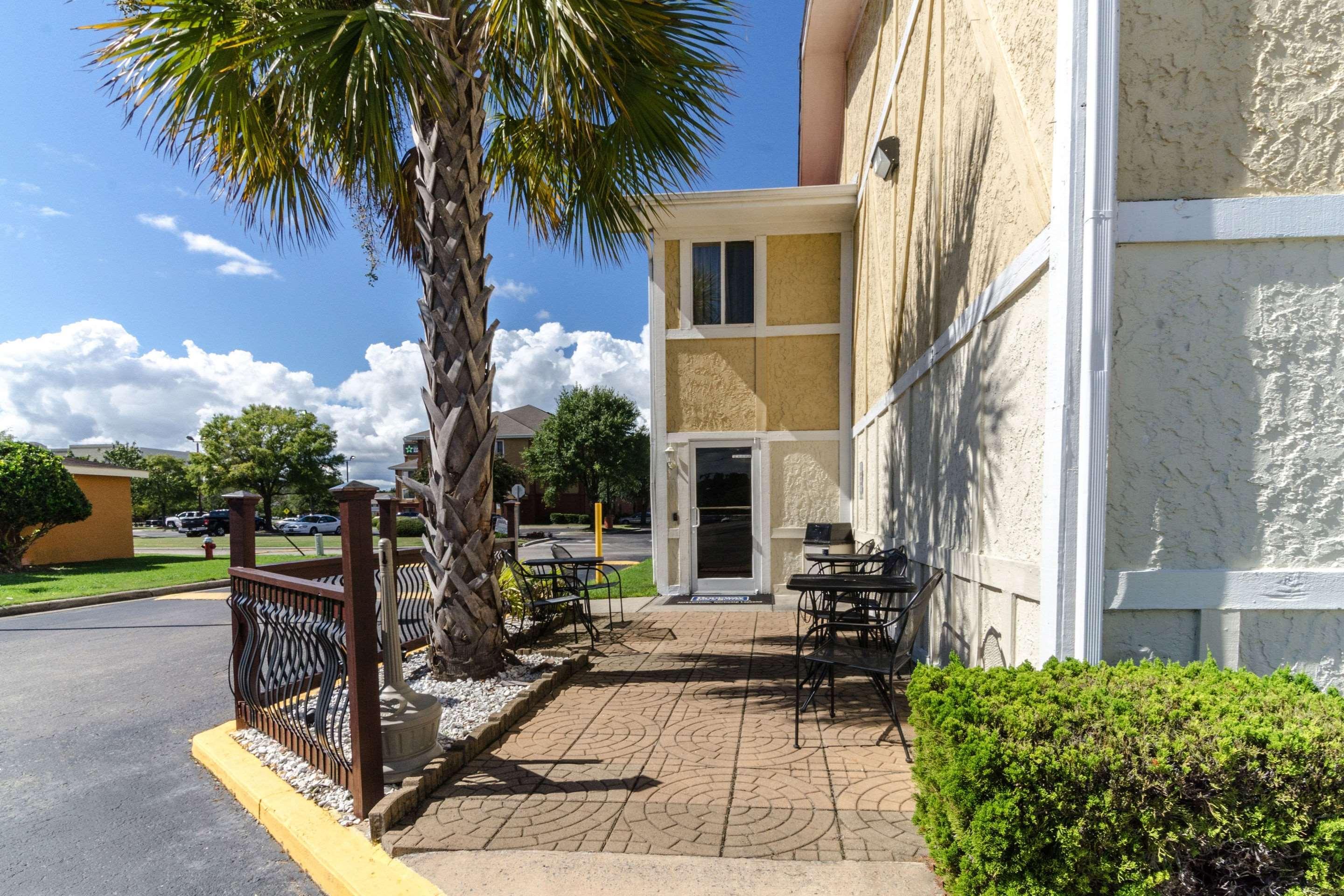 Rodeway Inn & Suites Jacksonville Near Camp Lejeune Ngoại thất bức ảnh